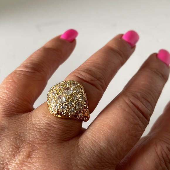 NWOT Golden Cocktail Ring with Crystals. - Picture 5 of 6